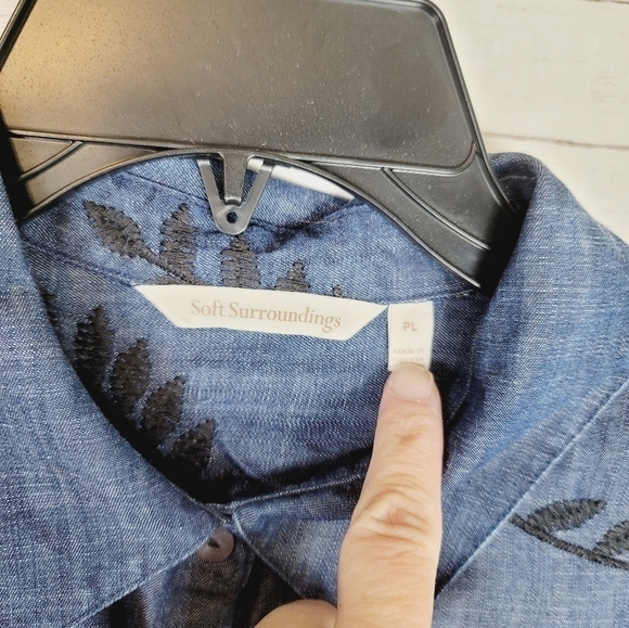 SOFT SURROUNDINGS EMBROIDERED FEATHER CHAMBRAY LONG SLEEVE BUTTON DOWN, SZ LP - Picture 3 of 8